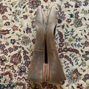 Nisolo size 8 gray flats.